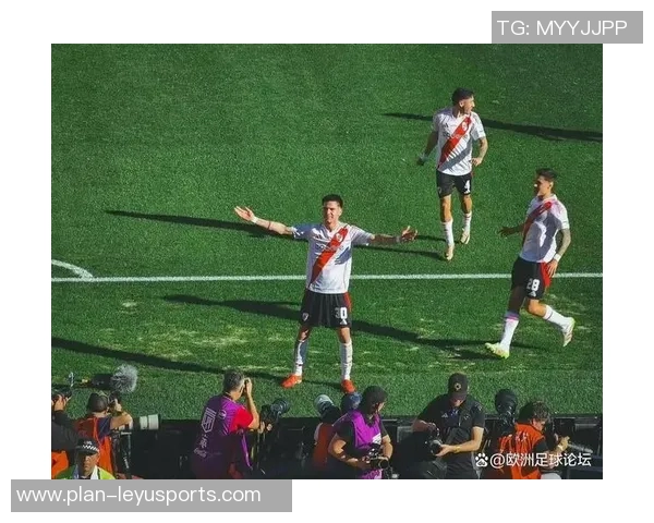 阿根廷与尤文图斯的巅峰对决展现足球魅力与激情的完美结合